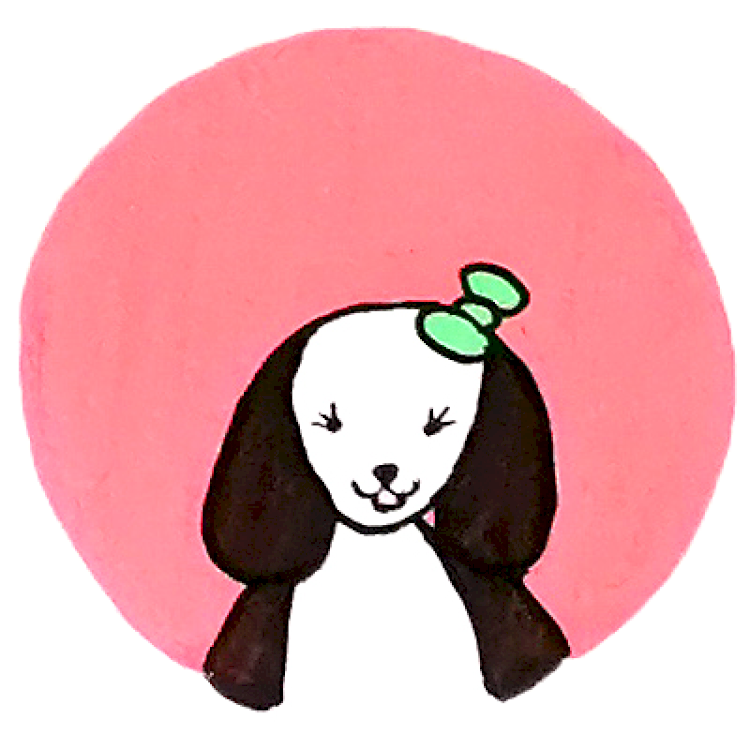Médaillon rose dans lequel il y a une chienne avec un nœud vert qui sourit, tout mignon.
