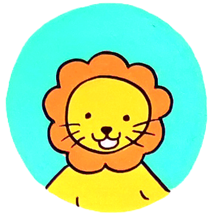 Médaillon bleu ciel dans lequel il y a un lion jaune avec une crinière en forme de fleur orange, qui sourit, tout mignon.